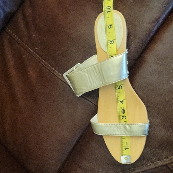 Womens Sandals KATE SPADE Gold Leather Wood Soles Size 8 Slip on Shoes - Picture 10 of 10